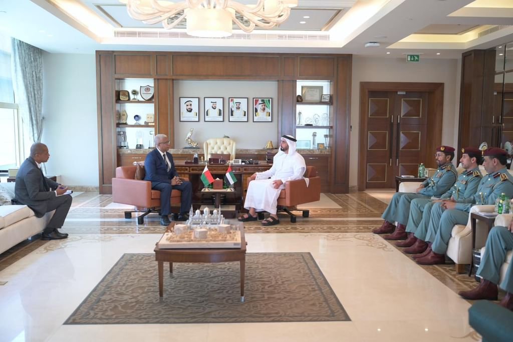 سيف بن زايد يلتقي وزير الشؤون الداخلية البيلاروسي 1 سيف بن زايد يلتقي وزير الشؤون الداخلية البيلاروسي