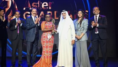 نهيان بن مبارك يكرم نعومي أوهيني أوتي من غانا بجائزة أستر جارديانز العالمية للتمريض