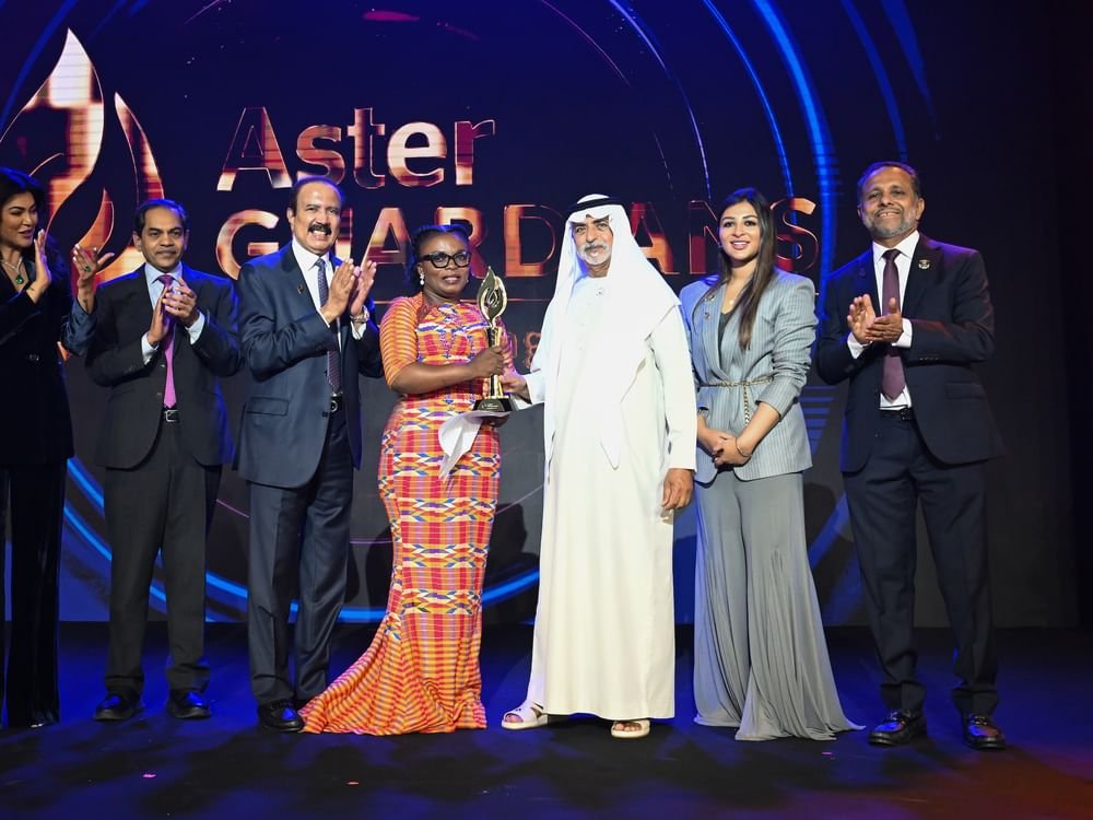 نهيان بن مبارك يكرم نعومي أوهيني أوتي من غانا بجائزة أستر جارديانز العالمية للتمريض 1 نهيان بن مبارك يكرم نعومي أوهيني أوتي من غانا بجائزة أستر جارديانز العالمية للتمريض