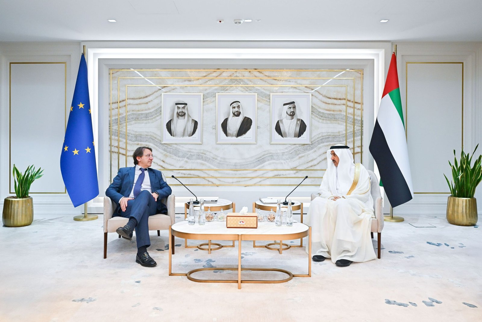 صقر غباش يستقبل رئيس اللجنة الفرعية لشؤون الضرائب في البرلمان الأوروبي