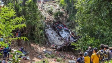 21 قتيلا بسقوط حافلة في وادٍ وسط سريلانكا