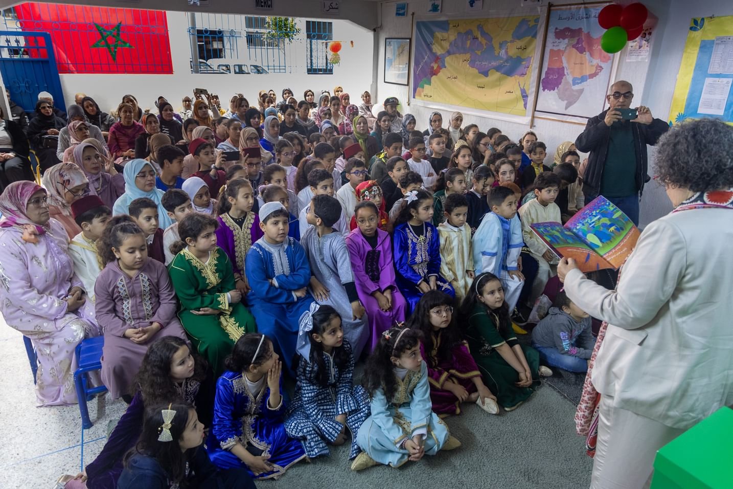 "كان ياما كان" تنثر قصص الأمل في مكتبات خمس مدارس مغربية 1 "كان ياما كان" تنثر قصص الأمل في مكتبات خمس مدارس مغربية