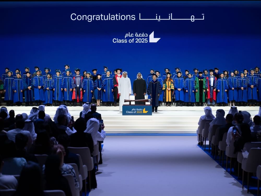 خالد بن محمد بن زايد يشهد حفل تخريج دفعة عام 2025 من جامعة محمد بن زايد للذكاء الاصطناعي
