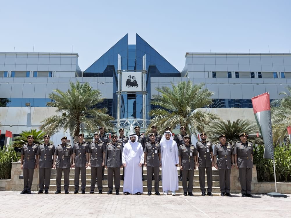 أحمد بن محمد يطلع على سير العمل في "إقامة دبي" وجهودها بمجال التميز والتحول المؤسسي 1 أحمد بن محمد يطلع على سير العمل في "إقامة دبي" وجهودها بمجال التميز والتحول المؤسسي