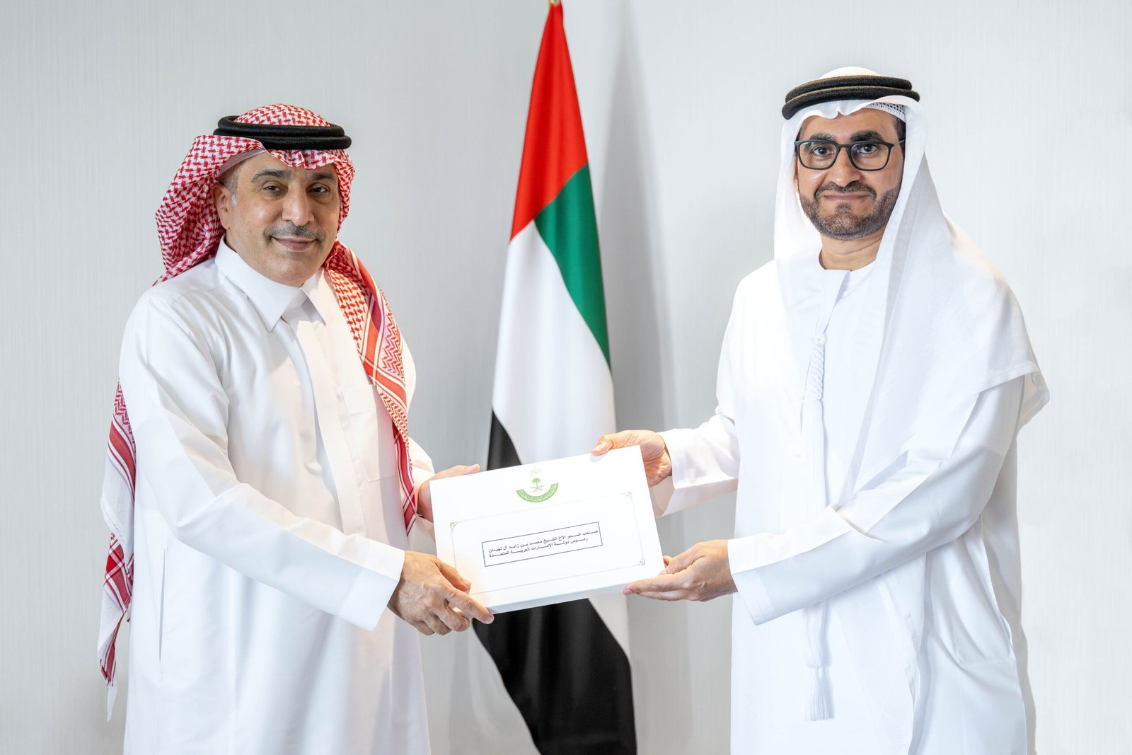 رئيس الدولة يتلقى دعوة من خادم الحرمين لحضور القمة الخليجية - الأميركية في الرياض