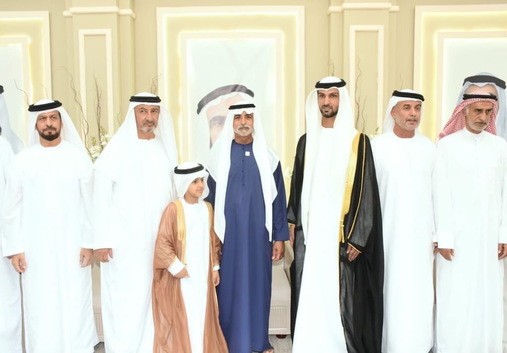 نهيان بن مبارك يحضر أفراح الأحبابي والمنصوري في العين