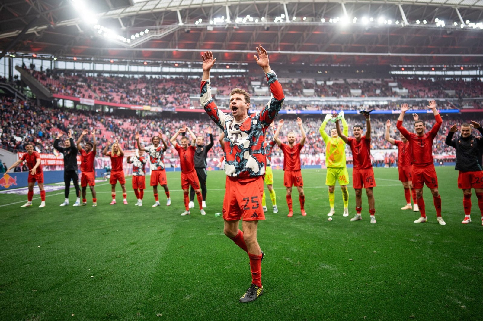 بايرن ميونخ يتوج بطلا للدوري الألماني لكرة القدم