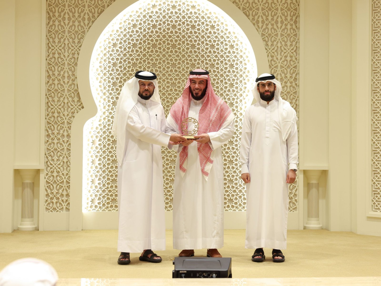 علماء وباحثون من 3 دول يبحثون في الشارقة الموسوعات القرآنية في العصر الحديث