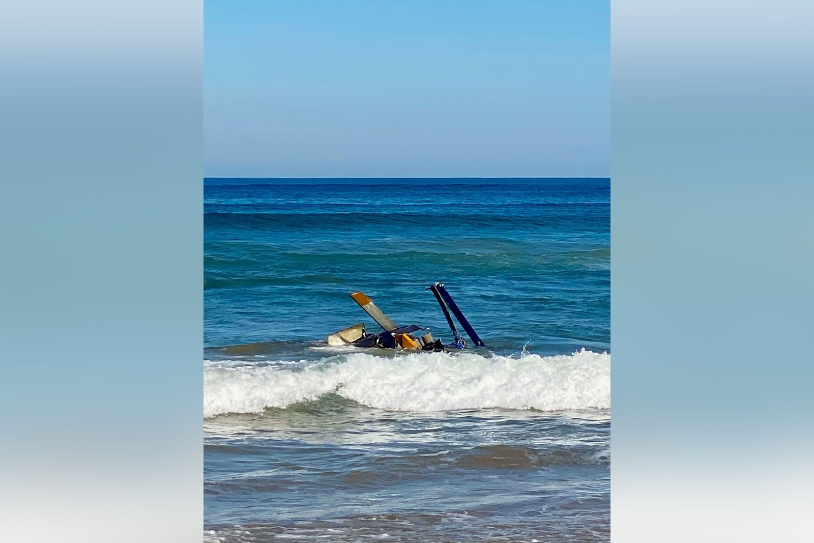 إصابة 3 أشخاص جراء تحطم مروحية في أستراليا 1 إصابة 3 أشخاص جراء تحطم مروحية في أستراليا