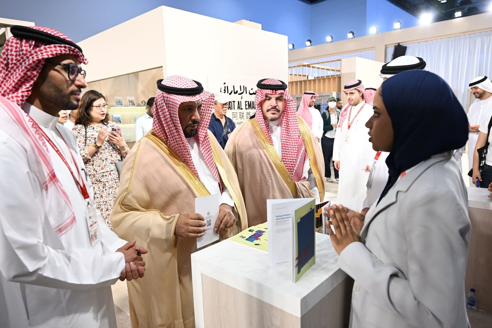 وفد سعودي يزور جناح الإمارات بمعرض بكين الدولي للكتاب 1 وفد سعودي يزور جناح الإمارات بمعرض بكين الدولي للكتاب