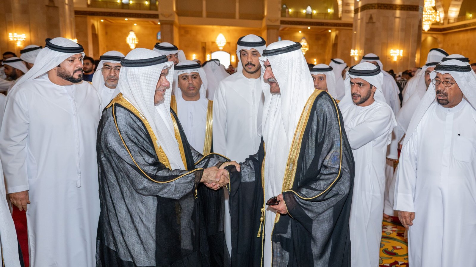 حمد الشرقي يؤدي صلاة عيد الأضحى في جامع الشيخ زايد بالفجيرة 1 حمد الشرقي
