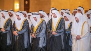 حمد الشرقي يؤدي صلاة عيد الأضحى في جامع الشيخ زايد بالفجيرة