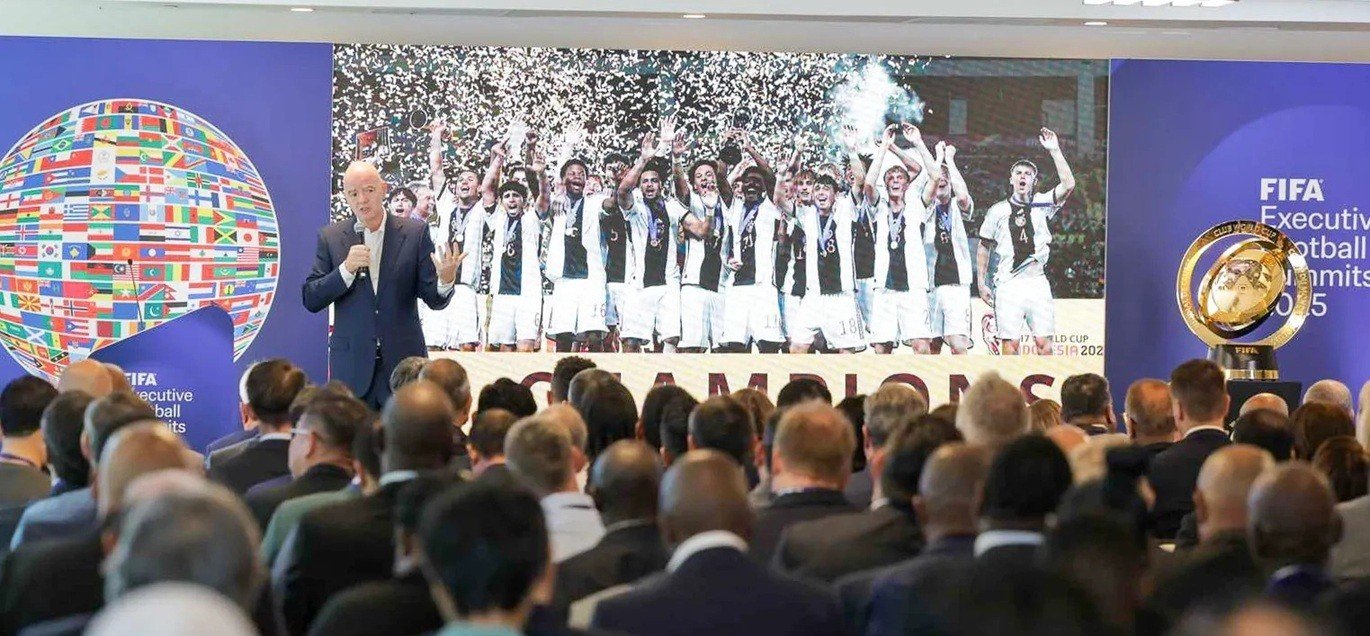 الأمين العام يُشارك في القمة التنفيذية للاتحاد الدولي لكرة القدم FIFA 1 الأمين العام يُشارك في القمة التنفيذية للاتحاد الدولي لكرة القدم FIFA