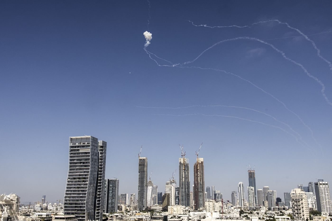 إيران وإسرائيل تشنان موجات من الهجمات المتبادلة صباح اليوم 1 إيران وإسرائيل تشنان موجات من الهجمات المتبادلة صباح اليوم