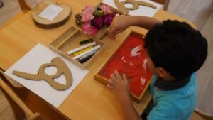 بدءاً من العام المقبل.. دائرة التعليم والمعرفة تُلزم رياض الأطفال بتخصيص 240 دقيقة لتعليم "العربية"