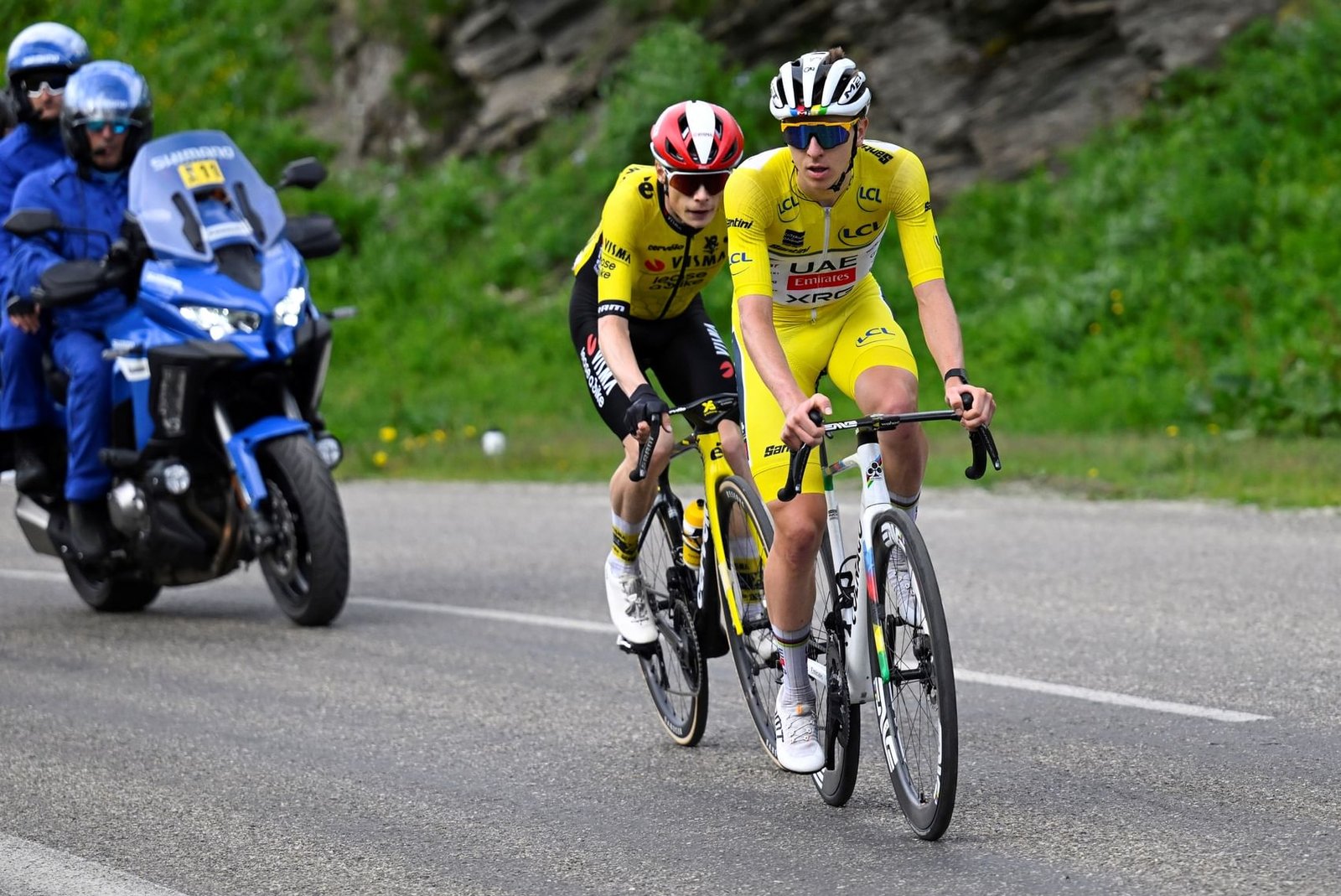 بوجاتشار يقود فريق الإمارات للدراجات للفوز بلقب "كريتيريوم دو دوفينيه"