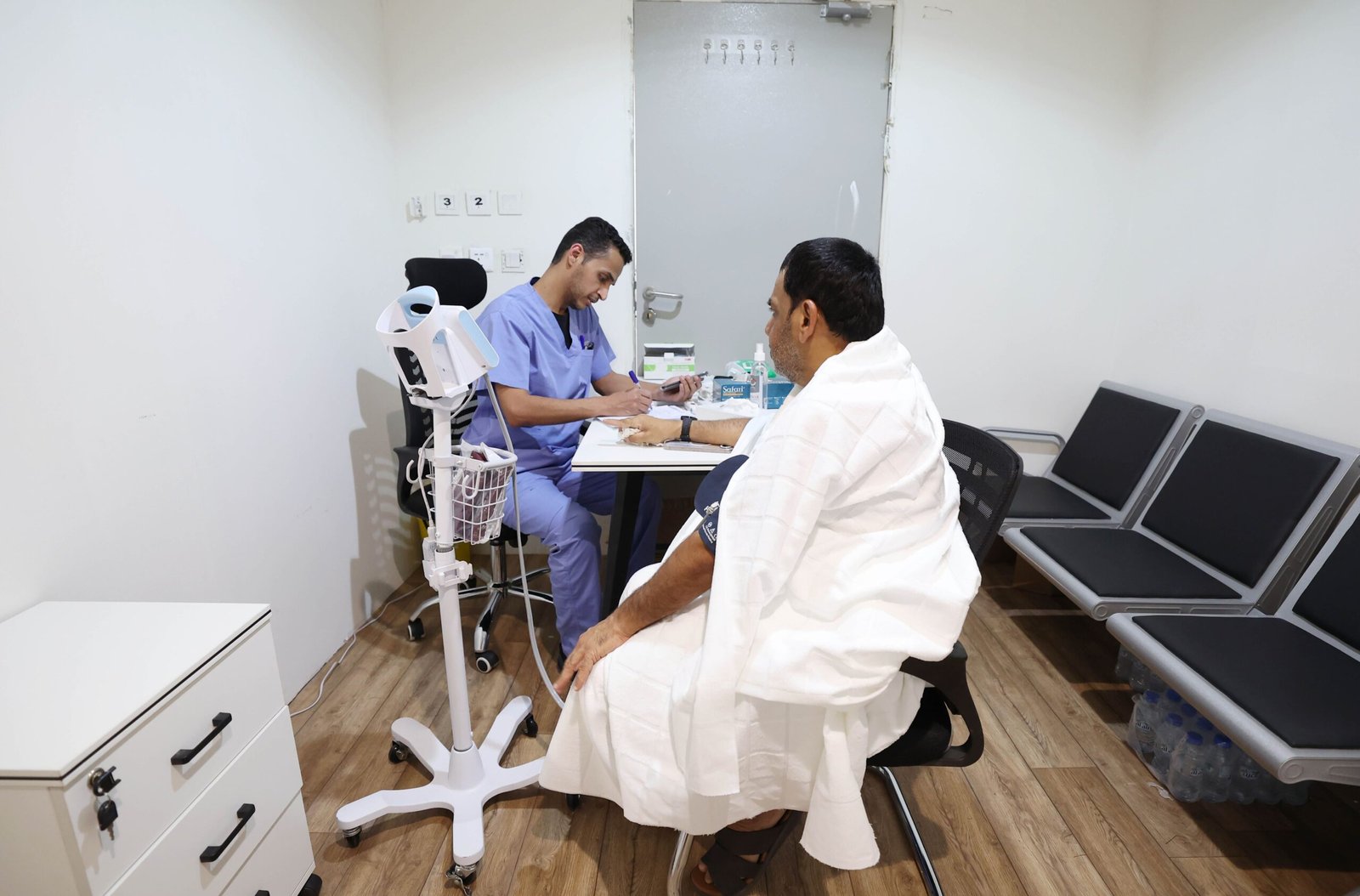 الفرق الطبية تواصل تقديم خدماتها بالتزامن مع توافد حجاج الدولة على مشعر منى 1 الفرق الطبية تواصل تقديم خدماتها بالتزامن مع توافد حجاج الدولة على مشعر منى
