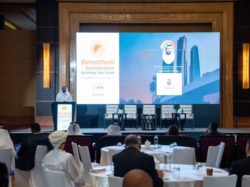 قمة "ريتروفيت تيك أبوظبي 2025" تؤكد تسريع التحول نحو المباني المستدامة 1 قمة "ريتروفيت تيك أبوظبي 2025" تؤكد تسريع التحول نحو المباني المستدامة