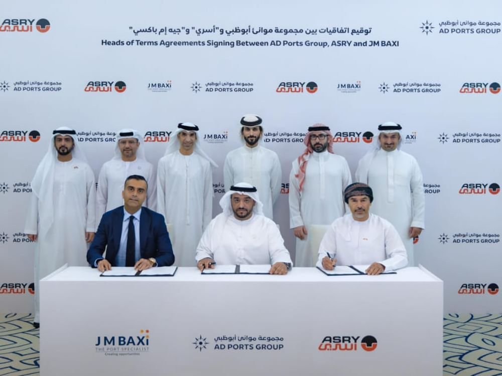 "موانئ أبوظبي" و"أسري" توقعان اتفاقيات لتطوير قطاع الخدمات البحرية في البحرين