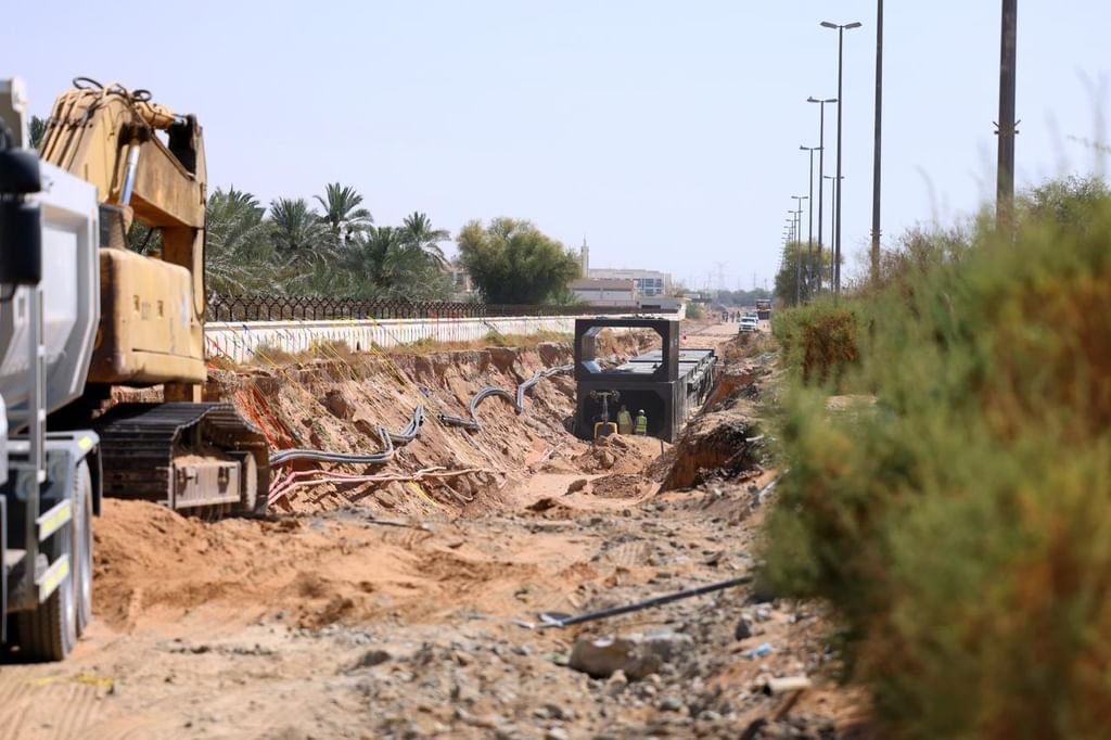 بلدية العين تنجز 50% من العبارة الصندوقية لتصريف مياه الأمطار