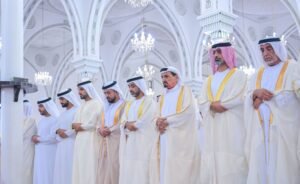 حاكم عجمان وولي عهده يؤديان صلاة عيد الأضحى في مسجد الشيخ راشد بن حميد