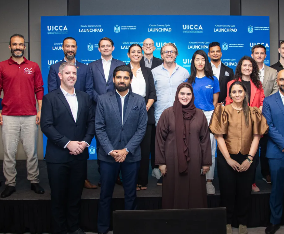 بالتعاون مع وزارة الاقتصاد.. «المسرعات المستقلة لدولة الإمارات العربية المتحدة للتغير المناخي» تعرض حلول 10 شركات مختارة في فعالية «دورة الاقتصاد الدائري» ضمن برنامج «منصة الإطلاق» 1 بالتعاون مع وزارة الاقتصاد.. «المسرعات المستقلة لدولة الإمارات العربية المتحدة للتغير المناخي» تعرض حلول 10 شركات مختارة في فعالية «دورة الاقتصاد الدائري» ضمن برنامج «منصة الإطلاق»