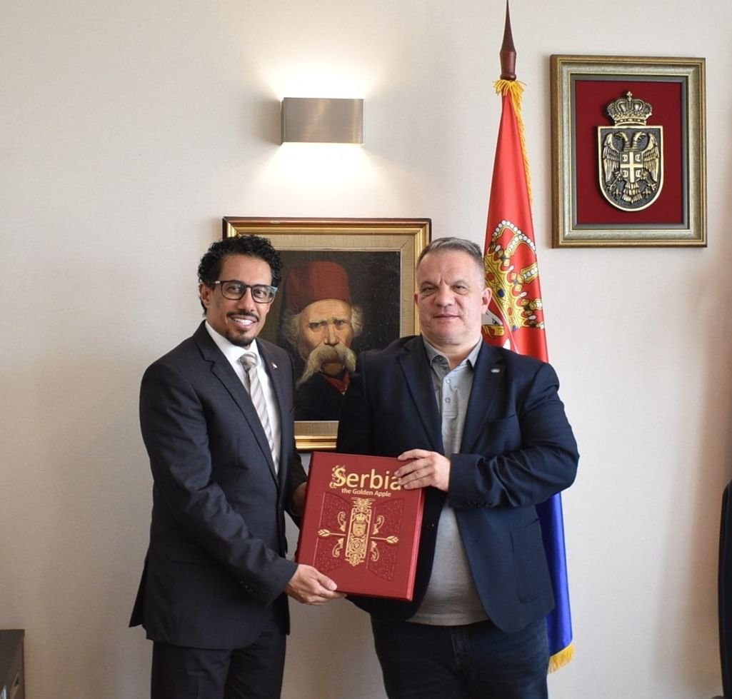 سفير الإمارات يلتقي بوزير التعليم الصربي