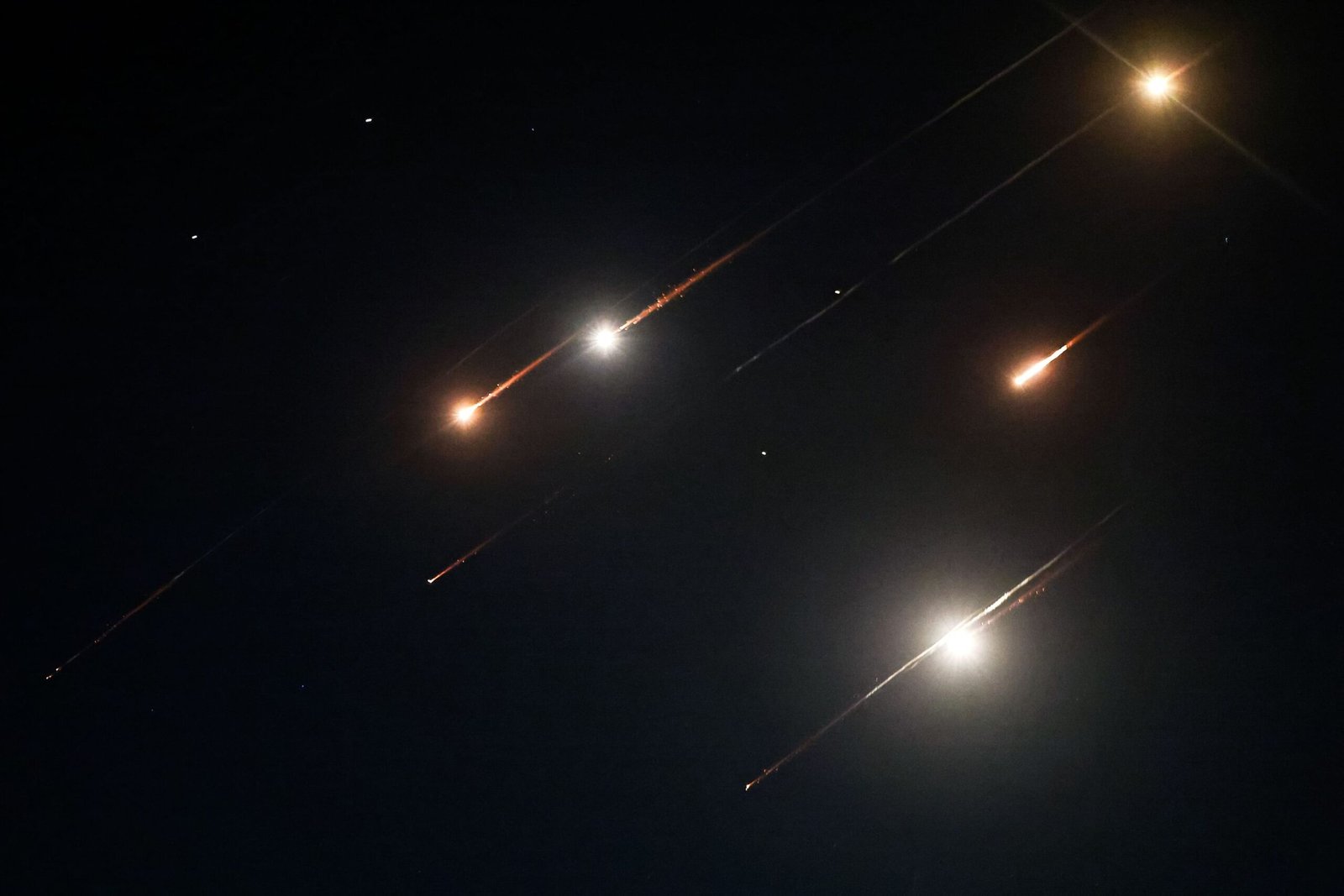 مقتل 4 إسرائيليين جراء موجة جديدة من القصف الإيراني