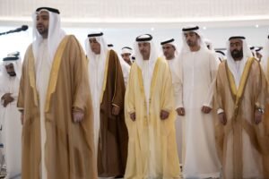 هزاع بن زايد يؤدي صلاة عيد الأضحى ويستقبل جموع المهنئين