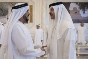 هزاع بن زايد يؤدي صلاة عيد الأضحى ويستقبل جموع المهنئين