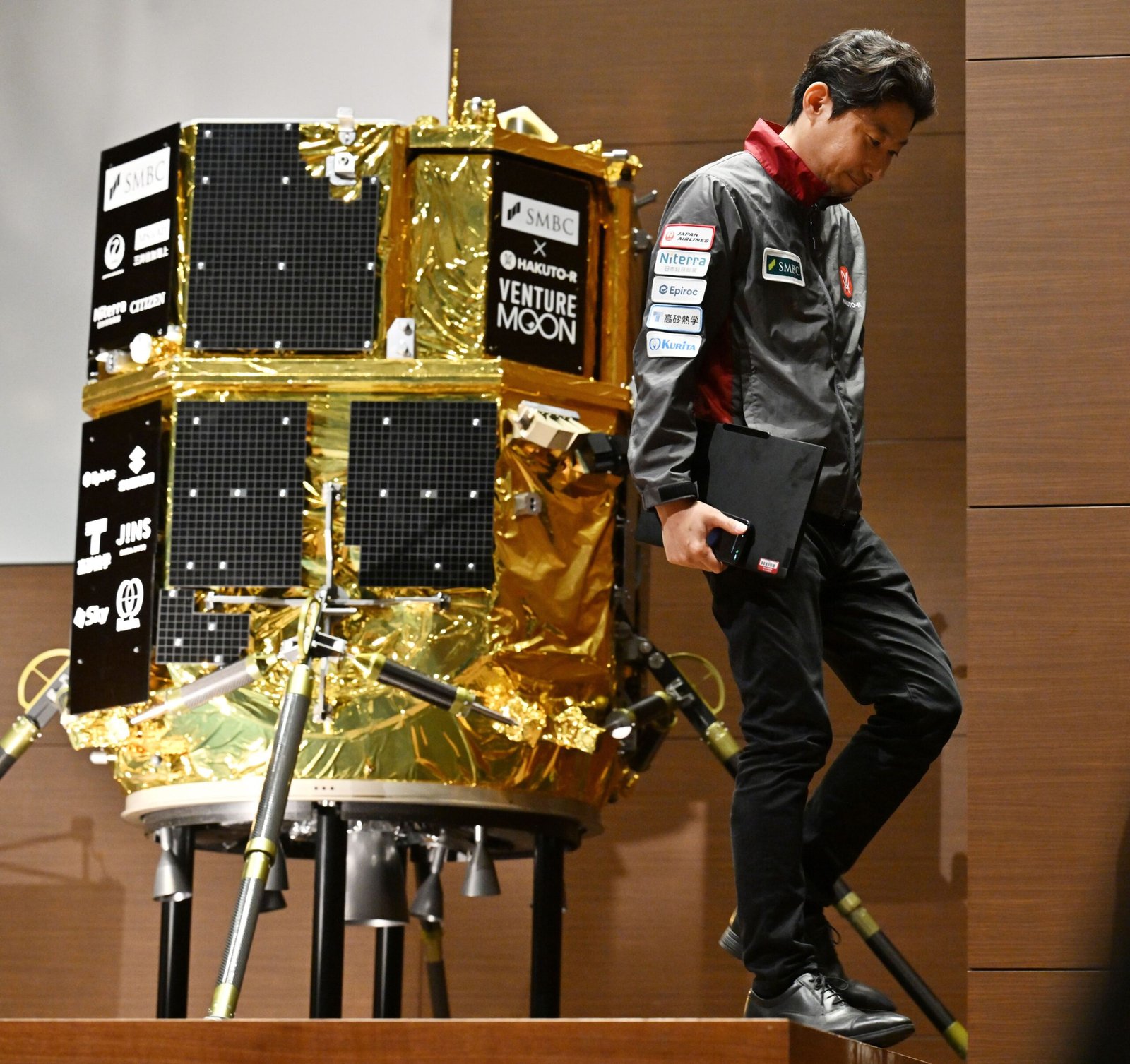 فشل هبوط مركبة فضائية يابانية على سطح القمر 1 فشل هبوط مركبة فضائية يابانية على سطح القمر