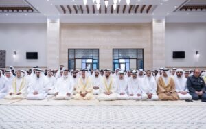 حمدان بن زايد يؤدي صلاة عيد الأضحى في مسجد الشهداء.. ويستقبل المهنئين في مجلس مدينة زايد