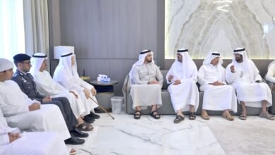 سيف بن زايد يقدم واجب العزاء في وفاة والدة راشد ثاني المطروشي