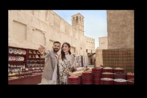 لاعب الكريكت الشهير فيرات كوهلي والممثلة أنوشكا شارما يشاركان في حملة ترويجية لدبي