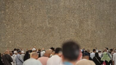 حجاج بيت الله الحرام يرمون الجمرات في ثاني أيام التشريق