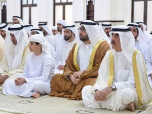حاكم أم القيوين يؤدي صلاة عيد الأضحى بمسجد الشيخ أحمد بن راشد المعلا بمنطقة الراس
