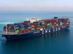 موانئ أبوظبي ومصدر توقعان اتفاقية تعاون لتطوير منشأة لتزويد السفن بوقود الميثانول المستدام وتصديره