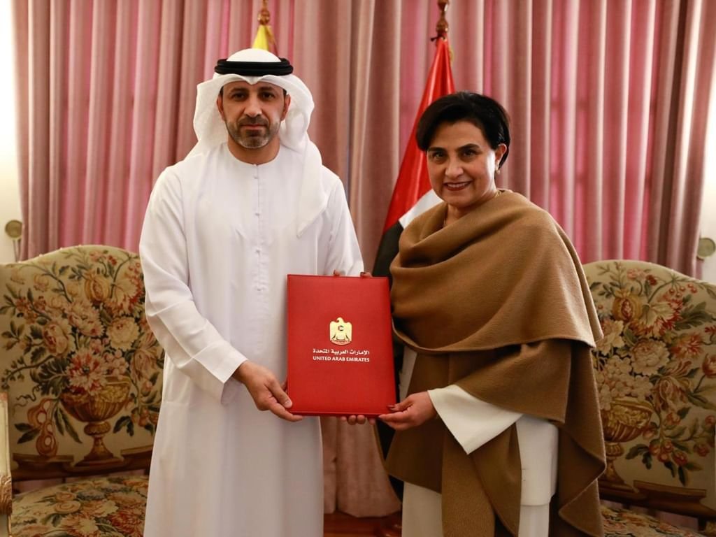 سفير الإمارات يقدم نسخة من أوراق اعتماده إلى وزيرة خارجية الإكوادور