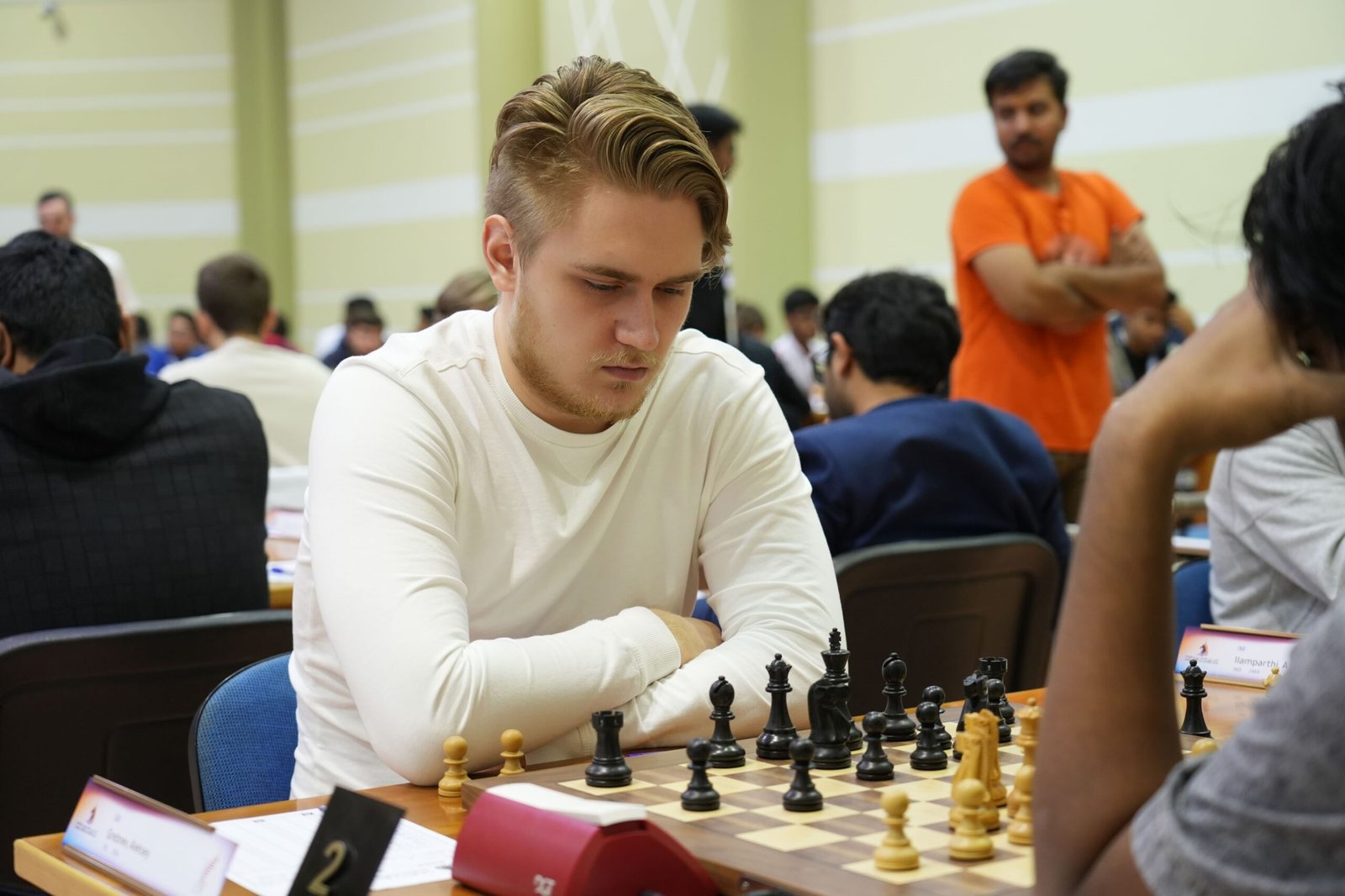 الروسي جريبنيف يتصدر بطولة دبي المفتوحة للشطرنج 1 الروسي جريبنيف يتصدر بطولة دبي المفتوحة للشطرنج