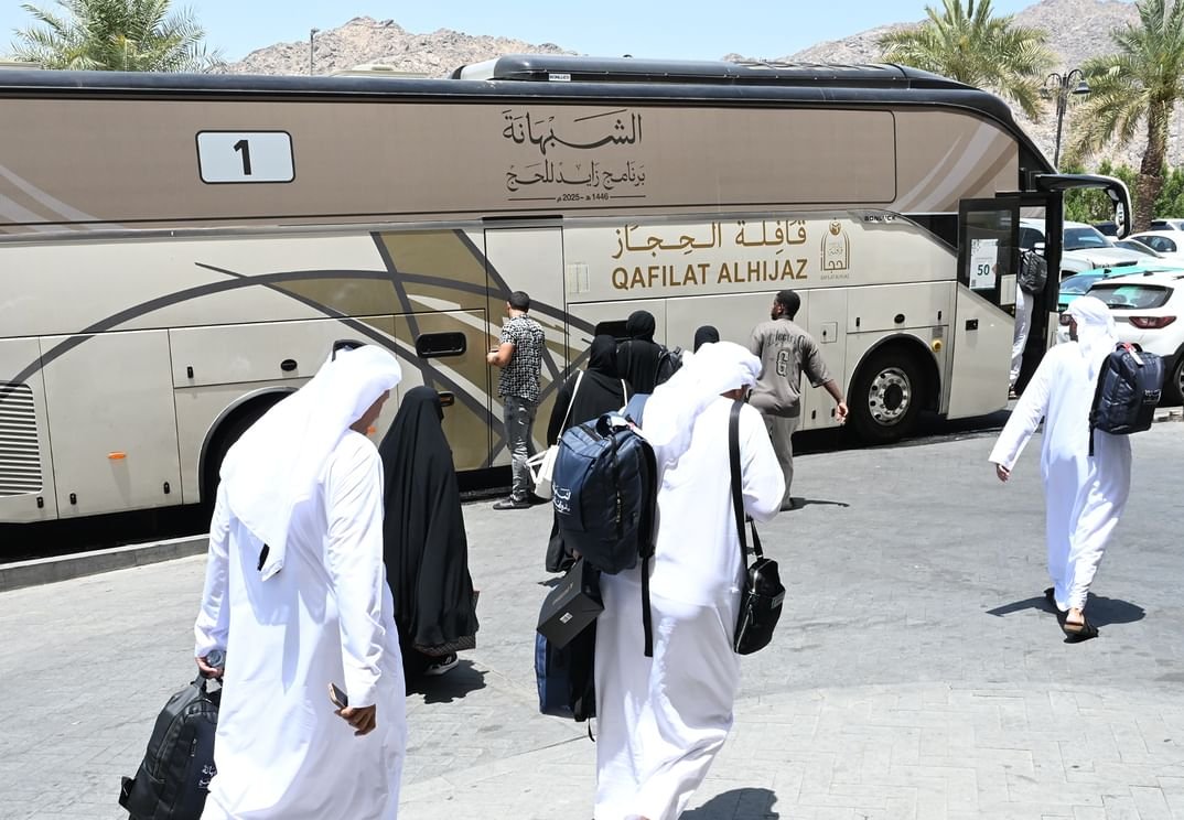 حجاج الإمارات يُنهون مناسك الحج ويبدأون الوصول إلى أرض الدولة