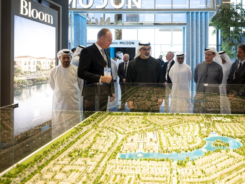 خالد بن محمد بن زايد يشهد جانباً من فعاليات قمة أبوظبي للبنية التحتية 1 خالد بن محمد بن زايد يشهد جانباً من فعاليات قمة أبوظبي للبنية التحتية