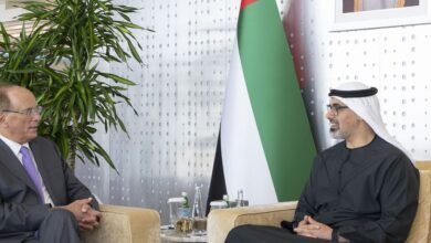 خالد بن محمد بن زايد يستقبل المدير التنفيذي لشركة "بلاك روك"