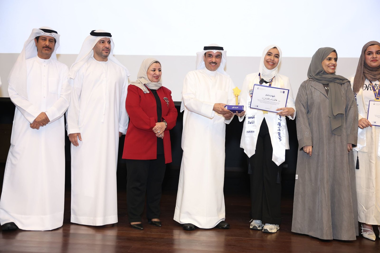 غالية ناصر العنزي تحرز لقب بطلة تحدي القراءة العربي في الكويت 1 غالية ناصر العنزي تحرز لقب بطلة تحدي القراءة العربي في الكويت