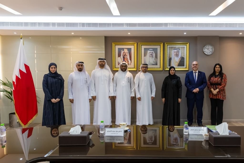 وفد المكاتب الإقليمية للمنظمات الدولية بالشارقة يبحث في البحرين تعزيز التعاون في مجالات التعليم والثقافة والتراث
