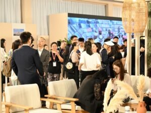 جناح الإمارات في معرض بكين للكتاب يشهد إقبالاً لافتا