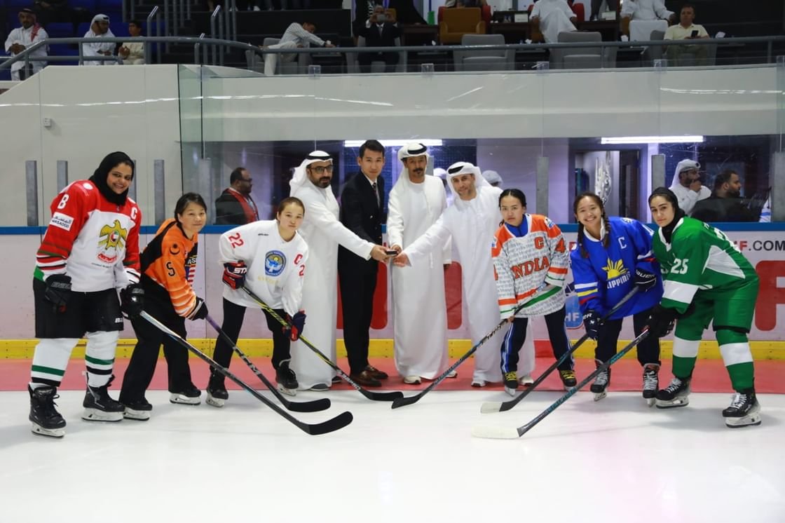 انطلاقة قوية لمنافسات بطولة آسيا لهوكي الجليد للسيدات بالعين