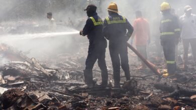 سقوط طائرة ركاب هندية على متنها 242 شخصا فوق منطقة سكنية بأحمد آباد