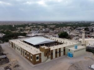افتتاح مدرسة بحضرموت وتدشين "مشروع الحقيبة المدرسية" في عدد من المحافظات اليمنية